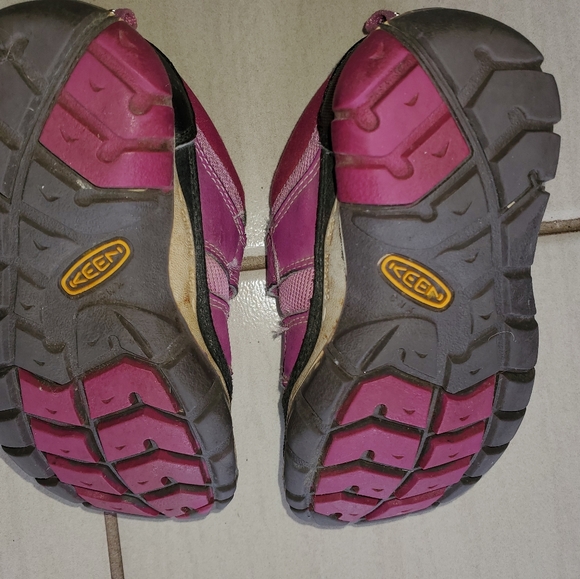 Keen black and red 8c shoes - Picture 2 of 5